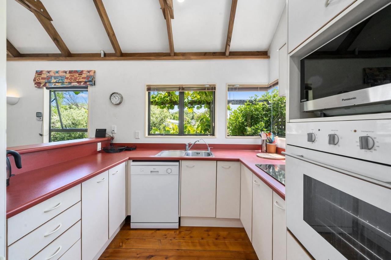 Waimea Cottage - Waikanae Holiday Home Bagian luar foto